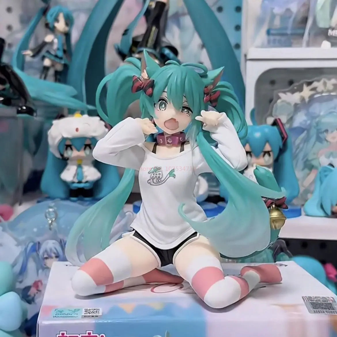 Hatsune Miku Cat Ear Figure