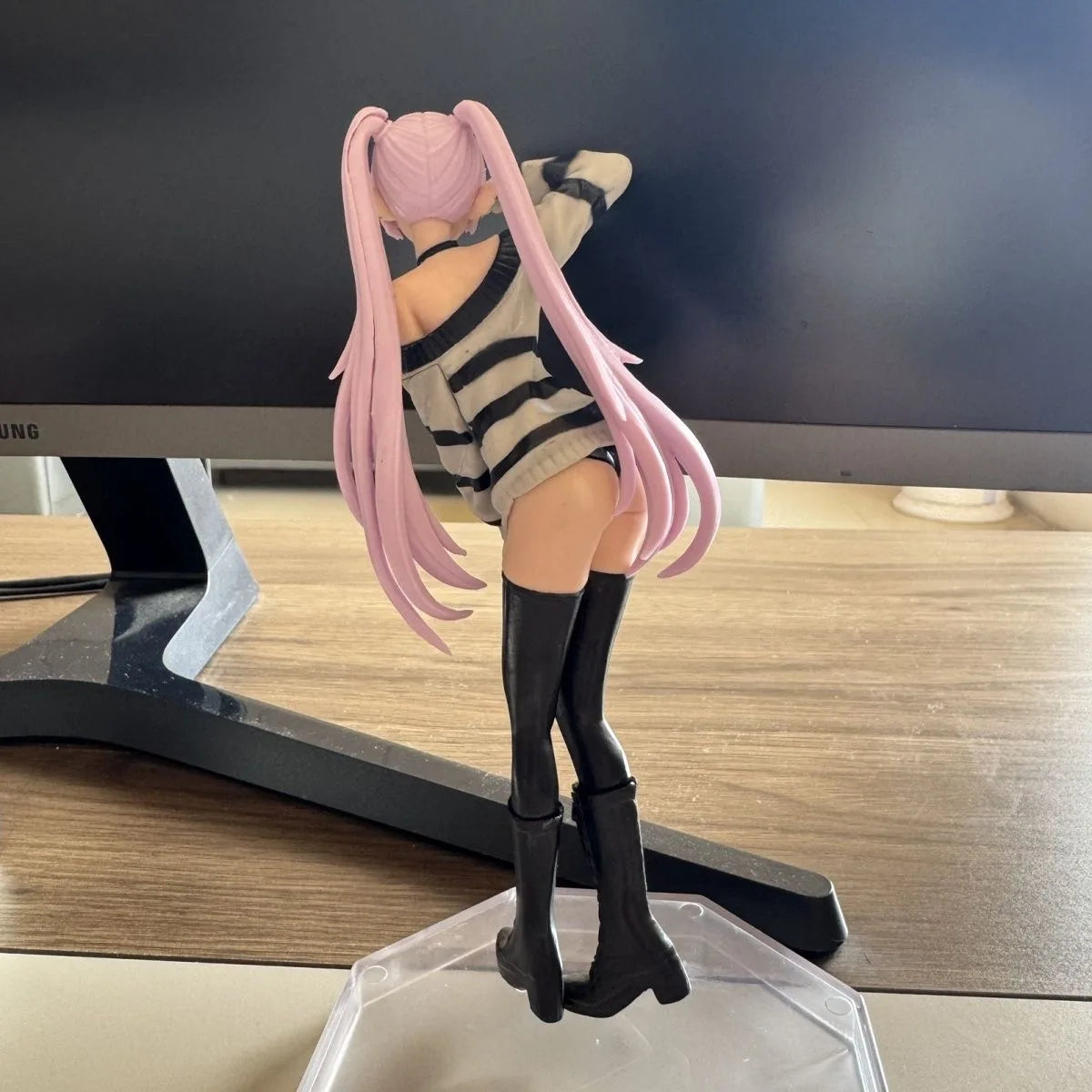 Frieren: Beyond Journey's End - Frieren Victory Pose Figure